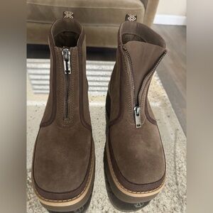 New UGG Brown Suede Zip-Up Boots